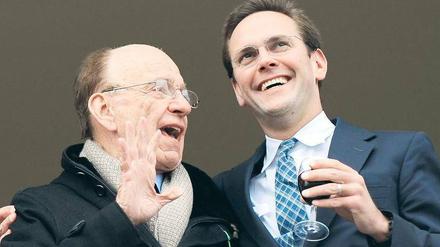 Verdächtig: Der US-amerikanische Medienmogul Rupert Murdoch (links) und sein Sohn James Murdoch. Foto: AFP
