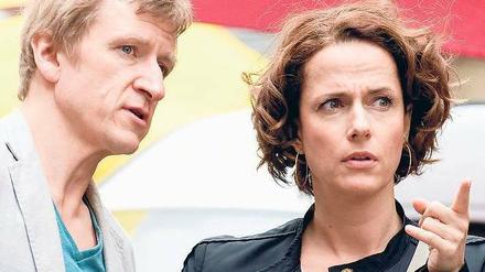 Plötzlich verbunden: Henk (Jens Albinus) und Eva (Claudia Michelsen). Foto: HR