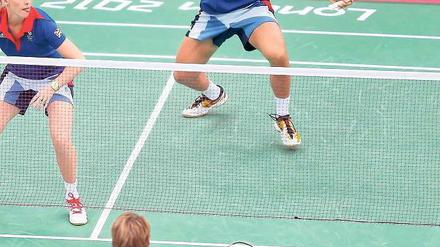 Temporäre TV-Stars. Nur bei Olympia 2012 kommen deutsche Badminton-Spieler wie Birgit Michels (vorne) in den Fokus der Fernsehkameras. Foto: Reuters
