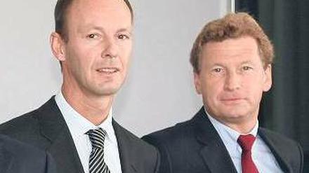 Ein Bild aus besseren Tagen. Bertelsmann-Vorstandschef Thomas Rabe (links) und Bernd Buchholz, der am Mittwoch sein Vorstandsmandat abgegeben hat. Foto: pa/dpa