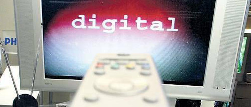 Einigung: Die Privatsender haben sich verpflichtet, ihre Digitalprogramme in den nächsten zehn Jahren in SD-Qualität unverschlüsselt zu übertragen. Auf die HD-Programme hat die Entscheidung jedoch keine Auswirkung. Foto: pa/dpa