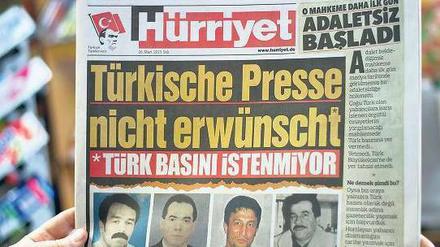 Kein Verständnis haben viele türkische Medien wie die deutschsprachige Ausgabe der Tageszeitung „Hürriyet“ dafür, dass türkische Journalisten keinen Platz beim NSU-Prozess bekommen sollen. Foto: dpa