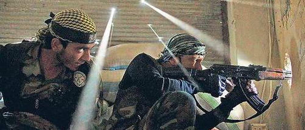 Das prämierte Bild zweier syrischer Rebellen in Aleppo. Foto: Javier Manzano