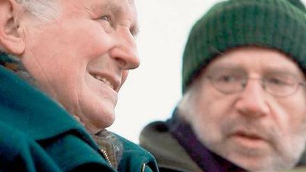 Aufarbeitung. Vater Gerhard Schulz (links) und Sohn Frank sprechen über die Erlebnisse im Krieg.Foto: WDR