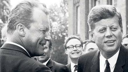 Zwei Visionäre: Willy Brandt mit US-Präsident John F. Kennedy bei dessen Besuch in Berlin 1963.