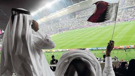 Jubeln in Katar? ARD und ZDF haben sich die Übertragungsrechte der Fußball-WM 2022 gesichert. Aber schon die Vergabe des Turniers an das Emirat ist umstritten. Foto: dpa