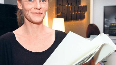 Bloß kein Dreh-Fauxpas. Continuity-Expertin Christine Melzer kümmert sich um den richtigen Erzählfluss in der RTL-Soap „Gute Zeiten, schlechte Zeiten“.