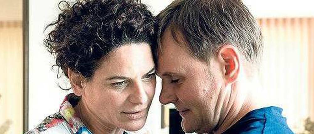 Dunkle Begierden. Bibiana Beglau und Devid Striesow spielen in „Der Andere“, der ersten „Schuld“-Episode, das Ehepaar Paulsberg.