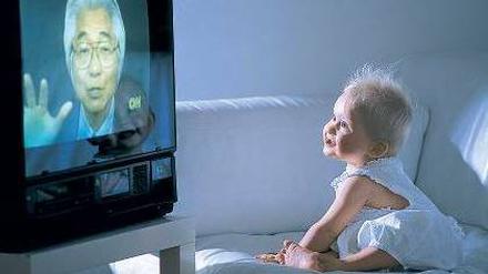 Mehr als 90 verschiedene Formate bietet „Baby First TV“ an. Der Sender kann in den USA von 50 Millionen Haushalten empfangen werden. Sogar unter Kinderpsychologen hält sich die Kritik an dem neuen Programm in Grenzen. Foto: Marina Raith/Mauritius