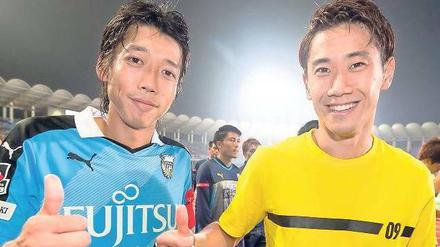Beliebt. Borussia Dortmund ist derzeit auf Asia-Tour mit Kengo Nakamura (links) und Shinji Kagawa. Die Fußball-Bundesliga wird auch im Ausland gesehen und vermarktet. Bislang machen Ausstrahlungsrechte an Ländergrenzen halt. Kritiker wollen das ändern. 