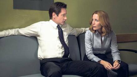 Nach neun Staffeln und zwei Filmen arbeiten die Ex-FBI-Agenten Dana Scully (Gillian Anderson) und Fox Mulder (David Duchovny) erneut zusammen in „Akte X“. Doch kommen sie sich auch menschlich wieder näher?