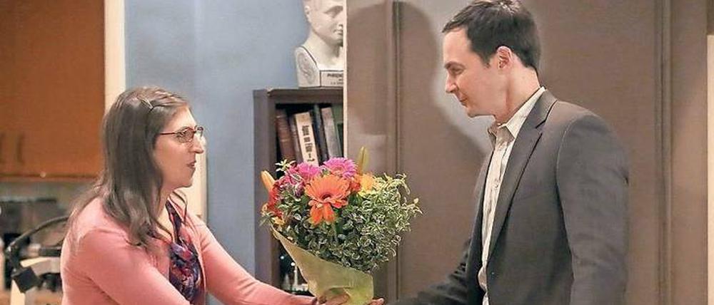 Nerd-Attack. Amy (Mayim Bialik) und Sheldon (Jim Parsons) kommen sich in der Sitcom "The Big Bang Theory" immer und immer näher.