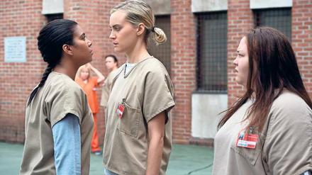 Maria (Jessica Pimentel) und Piper (Taylor Schilling) geraten in den neuen Folgen von „Orange is the New Black“ aneinander. 