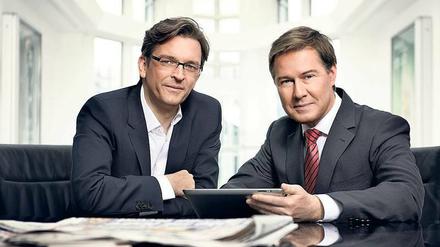 Aktenübergabe. Claus Strunz (links) wird von Januar an statt Ulrich Meyer das Sat-1-Magazin moderieren.