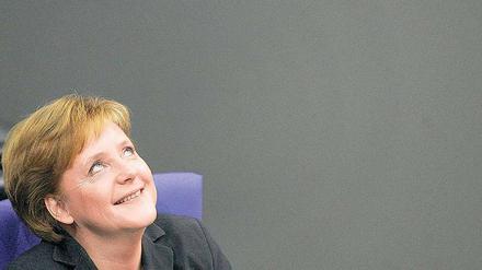 Das Leben ist schön. Angela Merkel bei einer Bundestagsdebatte im Jahr 2005, dem Jahr, in dem sie Bundeskanzlerin wurde. 