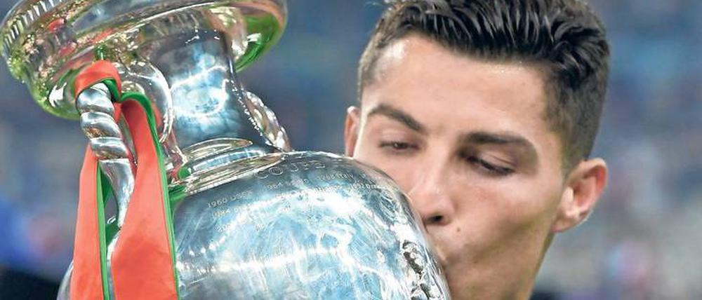 Christiano Ronaldo gewinnt mit Portugal die Fußball-EM in Frankreich. 