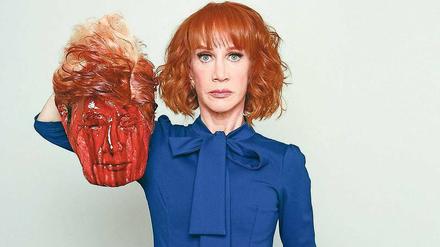 Kopflos. Kathy Griffin wollte mit dieser Trump-Trophäe was zeigen - aber was?
