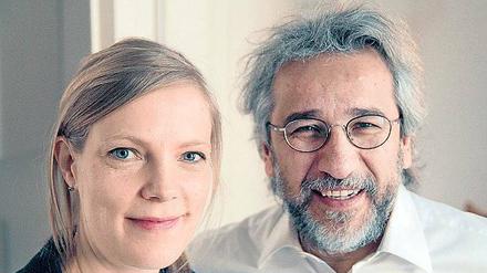 Die Autorin Katja Deiß und der Journalist Can Dündar