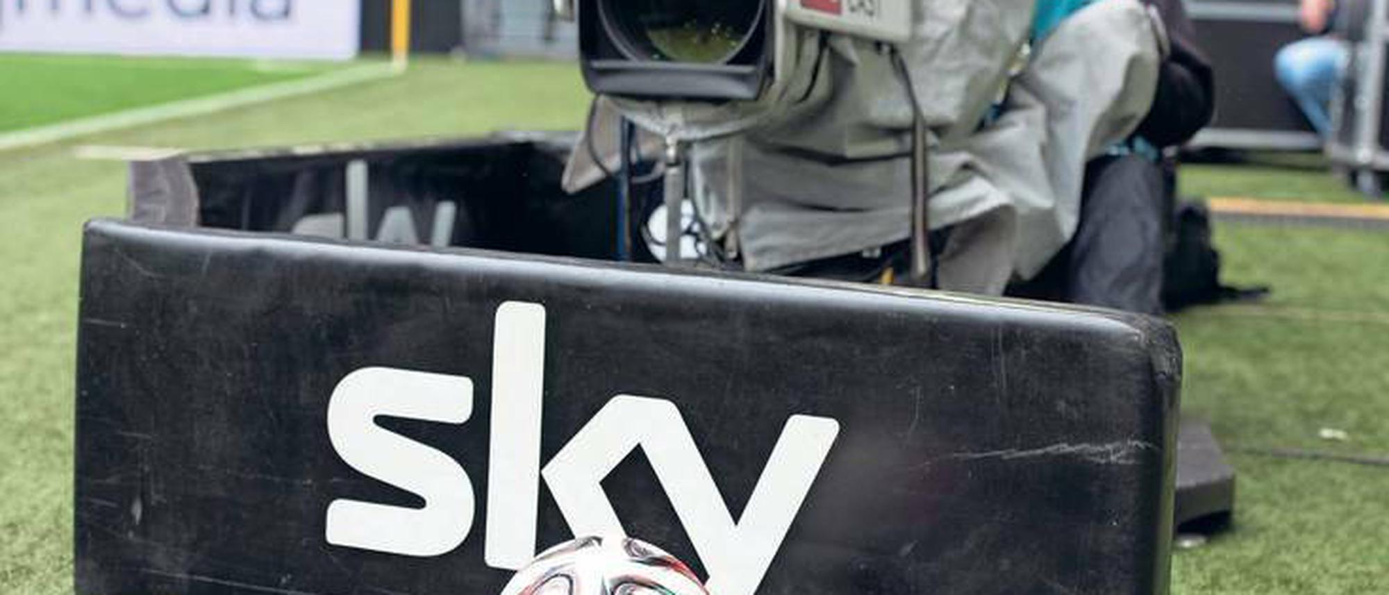 Bundesliga in TV, Radio, Internet Live-Fußball im Fernsehen wird komplizierter und teurer