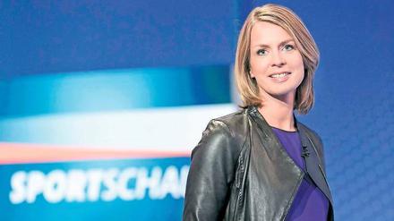 Willkommen im Club. Jessy Wellmer, 37, präsentiert nun die ARD-„Sportschau“ am Samstag, eines der erfolgreichsten und langlebigsten Formate im deutschen Fernsehen.