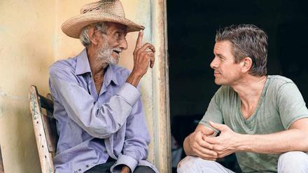 Der 91-jährige Candido erzählt Markus Lanz (rechts) von den Revolutionswirren in Kuba vor beinahe 60 Jahren. 
