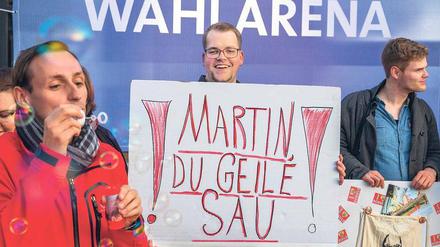 Ob SPD-Kanzlerkandidat Martin Schulz diese Fans wirklich geholfen haben, ist ungewiss. Gewiss ist, dass die Wahlarenen bei ARD, RTL und ZDF durch die Live-Konfrontation der Politiker mit Bürgern den TV-Wahlkampf lebendig gemacht haben.