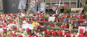 20. Dezember 2016. Der Tag nach dem Anschlag auf dem Breitscheidplatz in Berlin: Kerzen und Blumen für die Opfer.