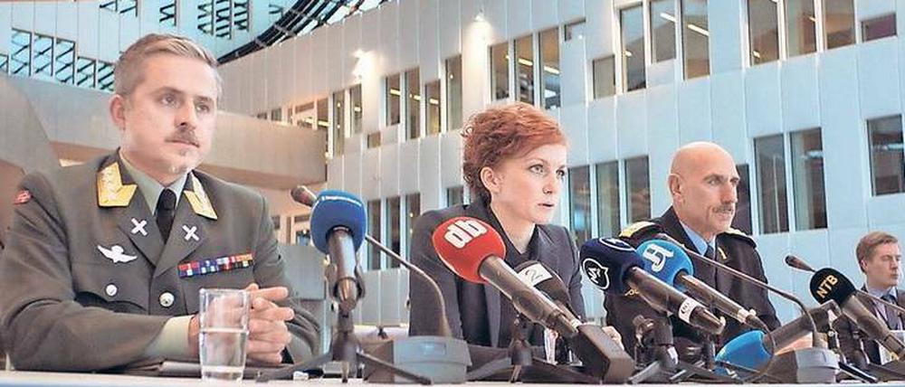 Kann eine weitere Eskalation verhindert werden? Die norwegische Ministerpräsidentin Anita Rygh (Janne Heltberg) gibt eine Pressekonferenz mit den obersten Militärchefs.