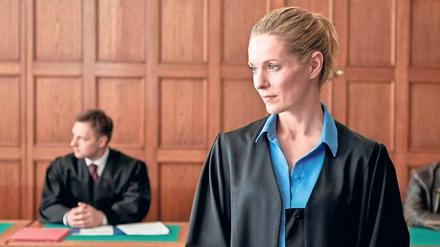 Die blinde Anwältin Romy Heiland (Lisa Martinek) weiß sich vor Gericht zu orientieren.