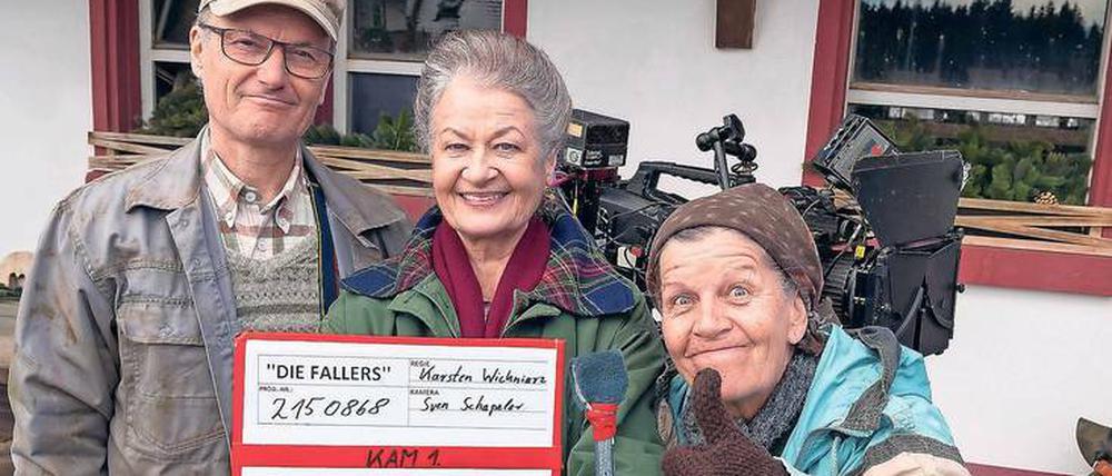 Die Fallers: Hoferbe Karl (Peter Schell) mit Mutter Johanna (Ursula Cantieni, M.) und ihrer Freundin Lioba (Lisbeth Felder).