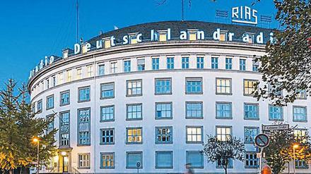 Im Berliner Funkhaus am Hans-Rosenthal-Platz sendet Deutschlandfunk Kultur künftig für die Musterhörerin Susanne Wagner in Frankfurt am Main.