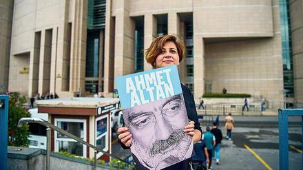 Ein Plakat der Hoffnung. Das türkische Verfassungsgericht berät in diesen Tagen, ob inhaftierte Journalisten wie Ahmet Altan bald freikommen. 
