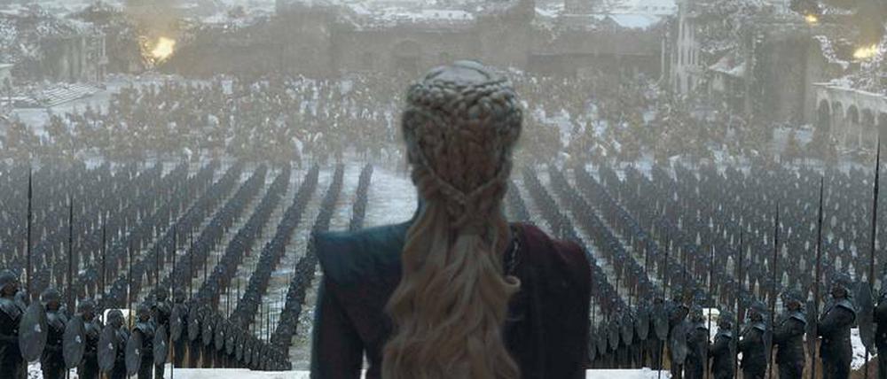 Es wird düster, sehr düster. Emilia Clarke als Daenerys Targaryen in der 73. und letzten Folge der Fantasy-Serie „Game of Thrones“.