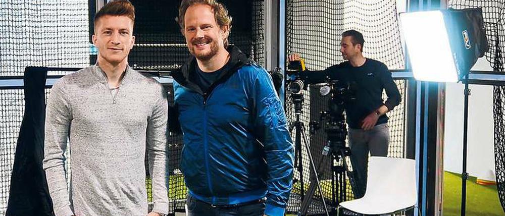 Der Regisseur und sein Star. Aljoscha Pause (r.) hat bei seiner vierstündigen BVB-Doku vor allem Marco Reus in den Mittelpunkt gestellt. 