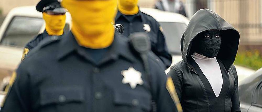 FBI hört Devo. Angela Abar (Regina King) kämpft gegen die rassistische Terrororganisation „Siebente Kavallerie. 