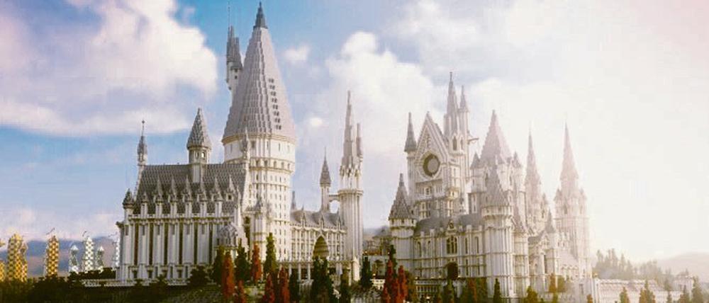 Teil einer anderen Realität: eine Gruppe von Spielern hat in „Minecraft“ die Harry-Potter-Zauberschule Hogwarts nachgebaut. Weil Gleichgesinnte sie besuchen können, ist diese Welt nicht mehr nur virtuell. 