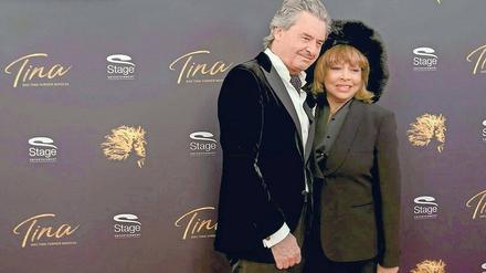 Befreiung nach den Jahren mit Ike. Tina Turner und Ehemann Erwin auf dem roten Teppich zum Tina-Turner-Musical in Hamburg. 