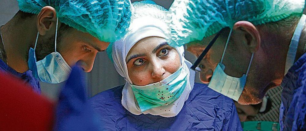 Im Einsatz: eine OP in der unterirdischen Klinik in Syrien. 