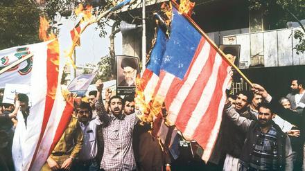 Die Abschottung des Landes und das Anheizen des Hasses gegenüber den USA festigen die Macht des Mullah-Regimes im Iran. 