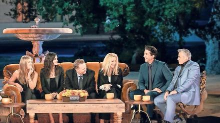 Alle da. Jennifer Aniston (links) und ihre Freunde feiern Wiedersehen.