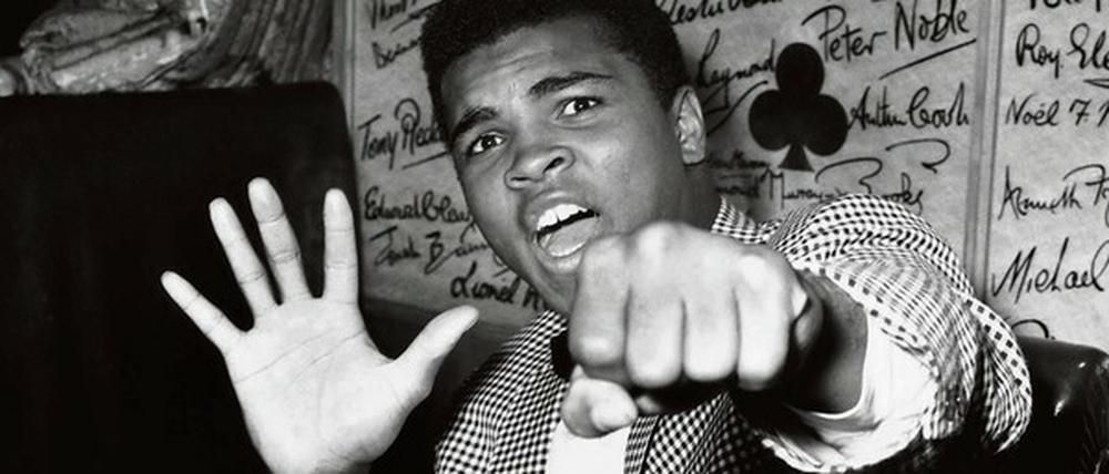 Erst die Show, dann der Kampf. Fünf Runden gab Muhammad Ali – 1963 hieß er noch Cassius Clay – seinem Gegner Henry Cooper bis zum Knock-out.