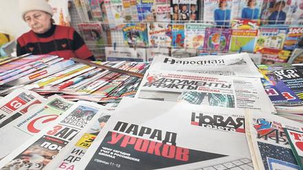 Weniger los an Russlands Kiosken. Zwei Wochen nach der Einstellung der „Nowaja Gaseta“ soll das Projekt der „Nowaja Gaseta Europa“ an den Start gehen. In Lettland wurde ein neues Medienunternehmen gegründet, das die Zeitung herausgeben soll. 