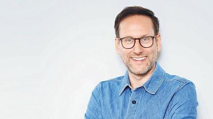  Simon Beeck verstärkt seit kurzem das Moderatorenteam von RTL. Beim Kölner Privatsender präsentiert er die Morgenmagazine „Punkt 6“, „Punkt 7“ und „Punkt 8“.