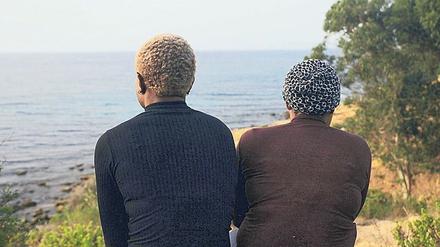 Von wegen Nollywood. Laura (l.) und Sandra blicken voller Hoffnung auf ihre Zukunft in Spanien, auf der anderen Seite des Meeres. 