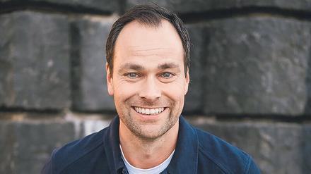 Daniel Fischer, zuvor FFH-Radio-Moderator, moderiert seit April bei RTL die „Guten Morgen Deutschland“-Nachfolger „Punkt 6“, „Punkt 7“ und „Punkt 8“.