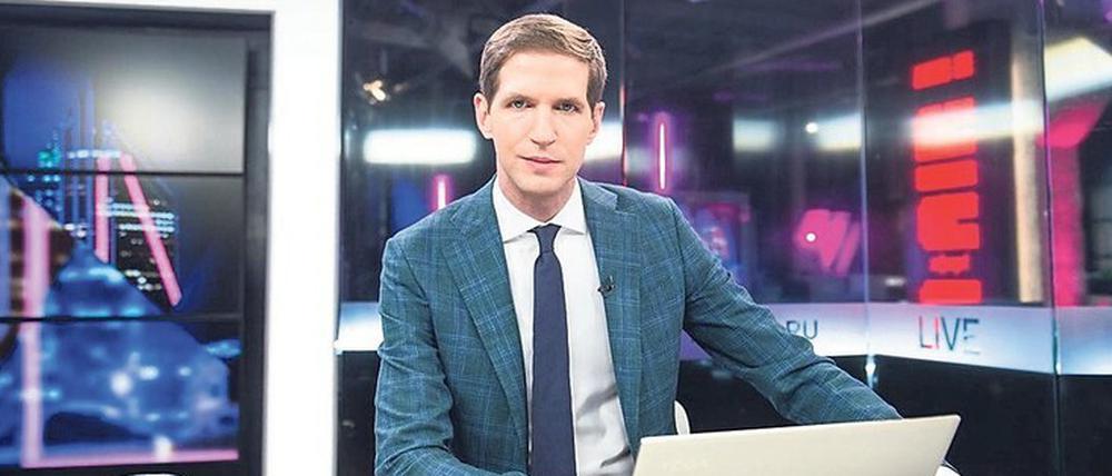 Moderiert aus dem Exil. Tichon Dsjadko ist Chefredakteur des TV-Senders Doschd. Vergangene Woche war er zum ersten Mal mit „Hier und jetzt“ auf Sendung. 