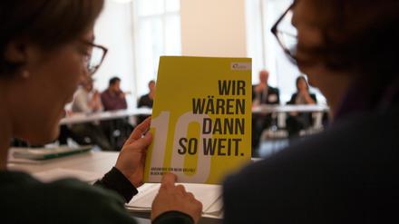 Mit flotten Sprüchen Aha-Erlebnisse schaffen. Gespräche mit Redaktionen und den „alten“ Medienmachern sehen die Neuen Deutschen Medienmacher als Teil der Aufgabe.
