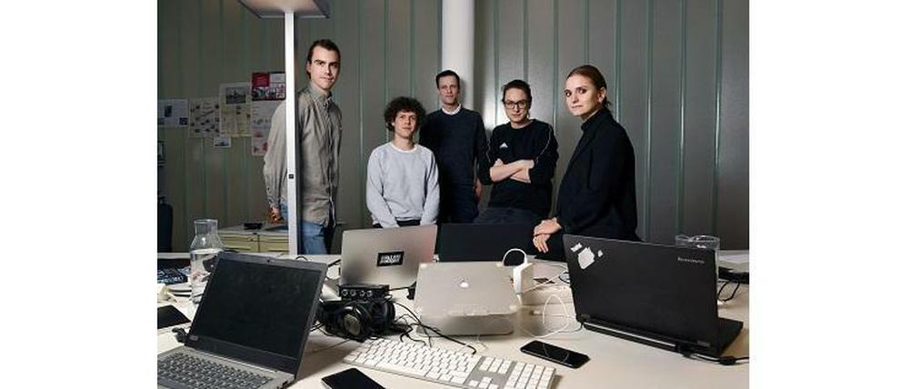 Das Team des Tagesspiegel Innovation Labs (von links nach rechts): David Meidinger, Hendrik Lehmann, Andreas Baum, Michael Gegg und Helena Wittlich