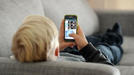 Immer früher und immer mehr: Smartphones in Kinderhänden.