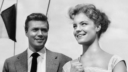 Das Kino-Traumpaar der 50er Jahre. 1956 – im gleichen Jahr wie „Sissi – die junge Kaiserin“ – kam mit „Kitty und die große Welt“ (im Bild) ein weiterer Film mit Romy Schneider und Karlheinz Böhm in die Kinos. Erst jetzt ist die TV-Fassung wieder zu sehen. 